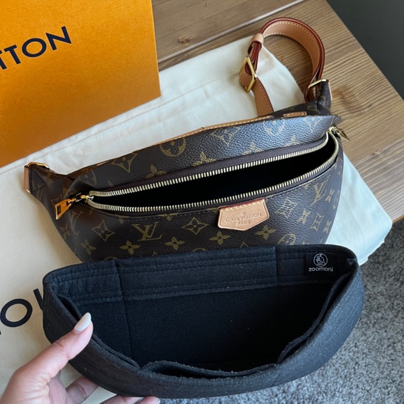 Louis Vuitton Bumbag in Monogram - Picture 6 of 10